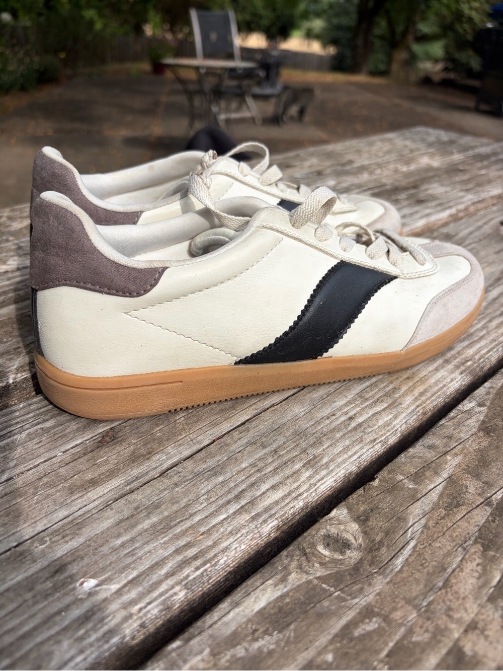 Universal Thread Women's White Sneakers with Black Stripe and Gum Sole